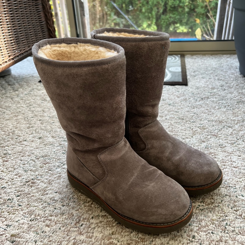 Ugg pierce zip up gray boots